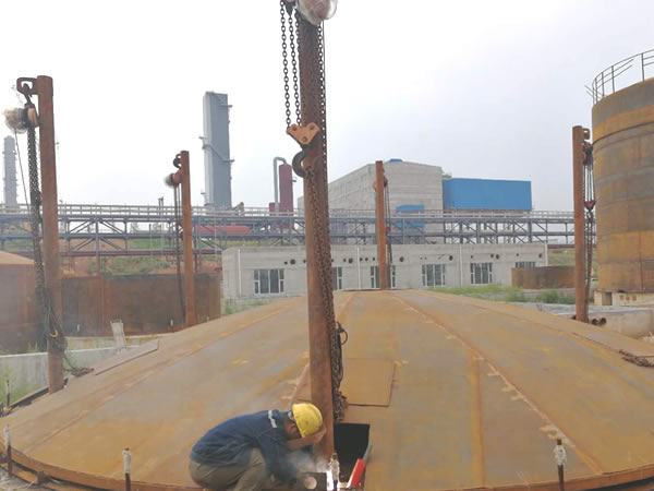 焦油儲罐制造安裝施工現場